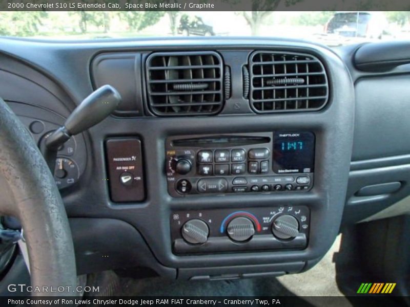 Space Blue Metallic / Graphite 2000 Chevrolet S10 LS Extended Cab