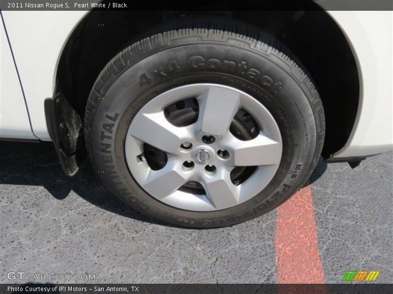 Pearl White / Black 2011 Nissan Rogue S
