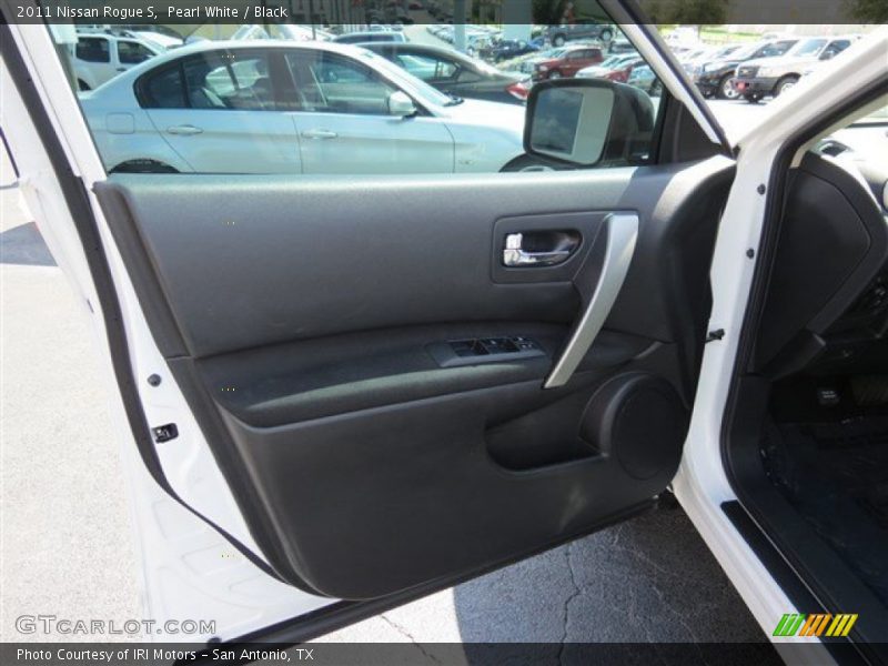 Pearl White / Black 2011 Nissan Rogue S