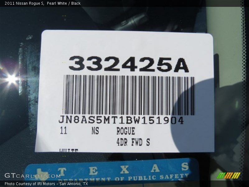 Pearl White / Black 2011 Nissan Rogue S