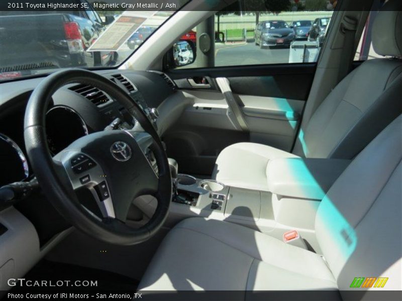 Magnetic Gray Metallic / Ash 2011 Toyota Highlander SE