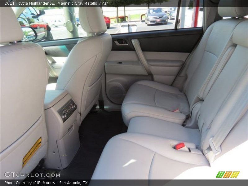 Magnetic Gray Metallic / Ash 2011 Toyota Highlander SE
