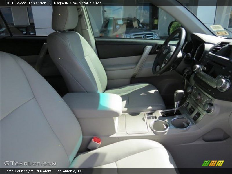 Magnetic Gray Metallic / Ash 2011 Toyota Highlander SE