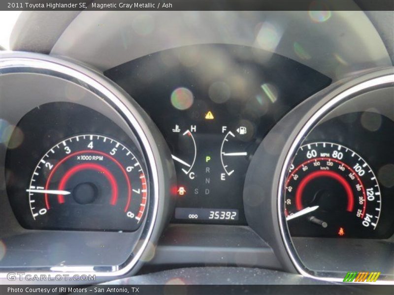 Magnetic Gray Metallic / Ash 2011 Toyota Highlander SE