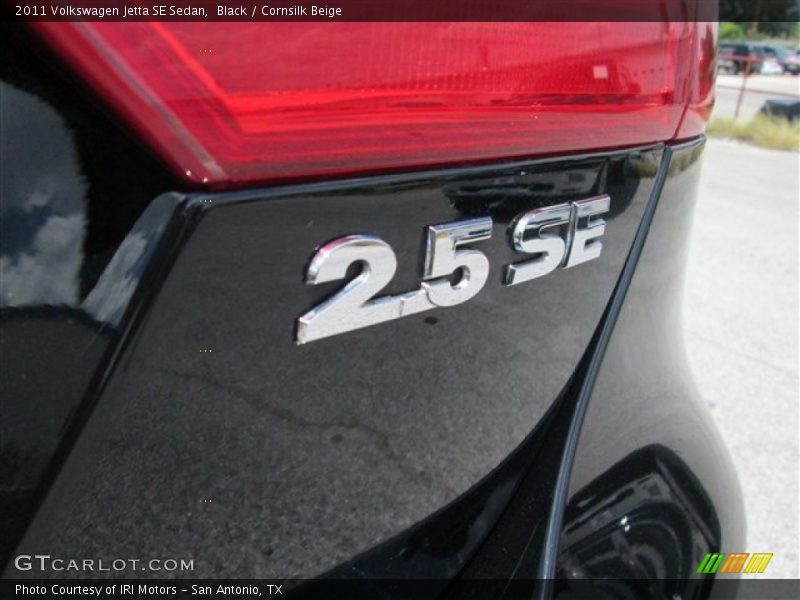 Black / Cornsilk Beige 2011 Volkswagen Jetta SE Sedan