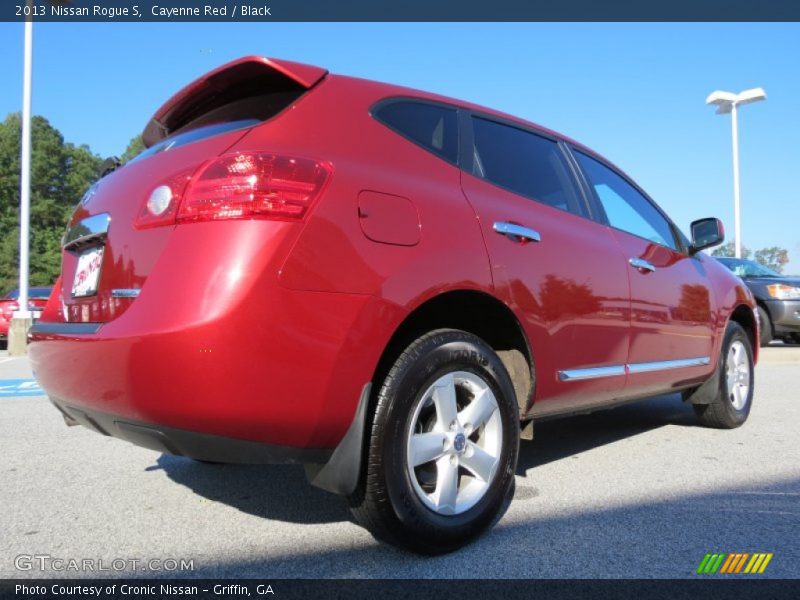 Cayenne Red / Black 2013 Nissan Rogue S