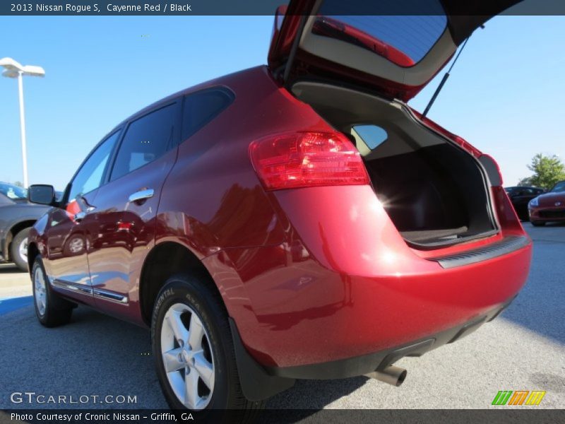 Cayenne Red / Black 2013 Nissan Rogue S