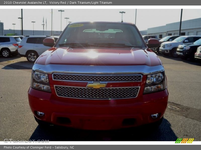 Victory Red / Dark Titanium/Light Titanium 2010 Chevrolet Avalanche LT