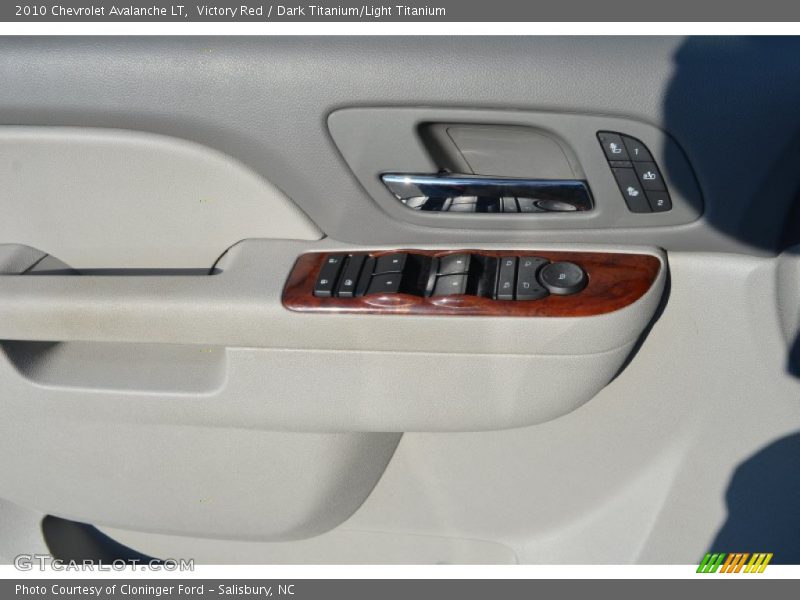 Victory Red / Dark Titanium/Light Titanium 2010 Chevrolet Avalanche LT