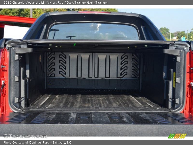 Victory Red / Dark Titanium/Light Titanium 2010 Chevrolet Avalanche LT