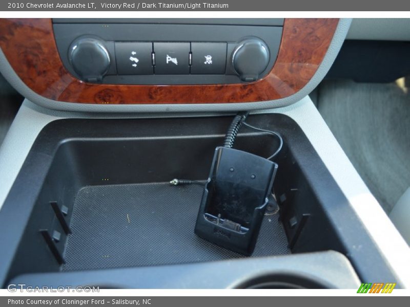 Victory Red / Dark Titanium/Light Titanium 2010 Chevrolet Avalanche LT