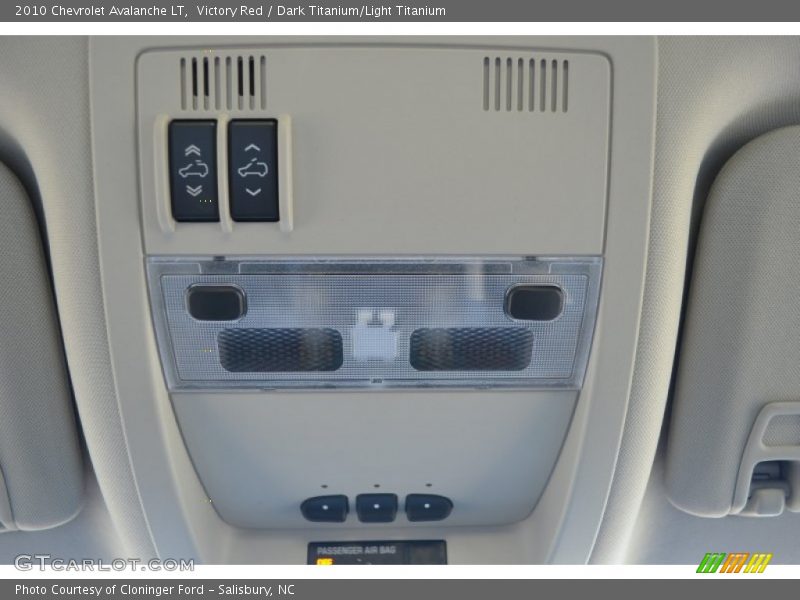 Victory Red / Dark Titanium/Light Titanium 2010 Chevrolet Avalanche LT