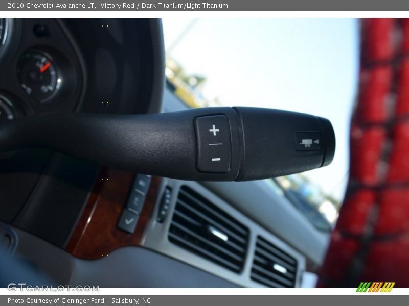 Victory Red / Dark Titanium/Light Titanium 2010 Chevrolet Avalanche LT
