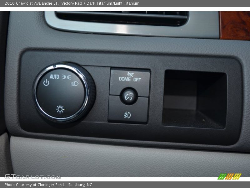 Victory Red / Dark Titanium/Light Titanium 2010 Chevrolet Avalanche LT