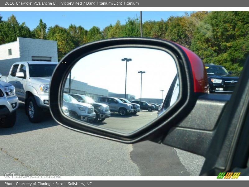 Victory Red / Dark Titanium/Light Titanium 2010 Chevrolet Avalanche LT
