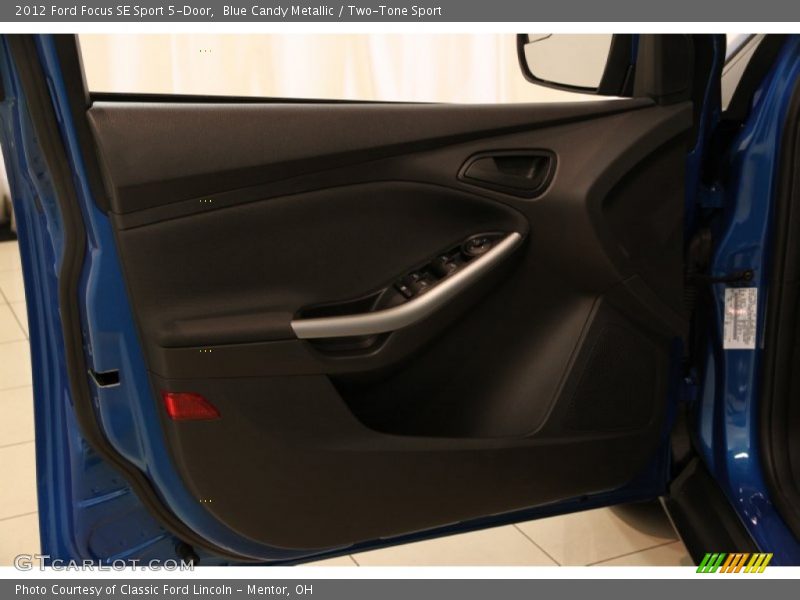 Blue Candy Metallic / Two-Tone Sport 2012 Ford Focus SE Sport 5-Door
