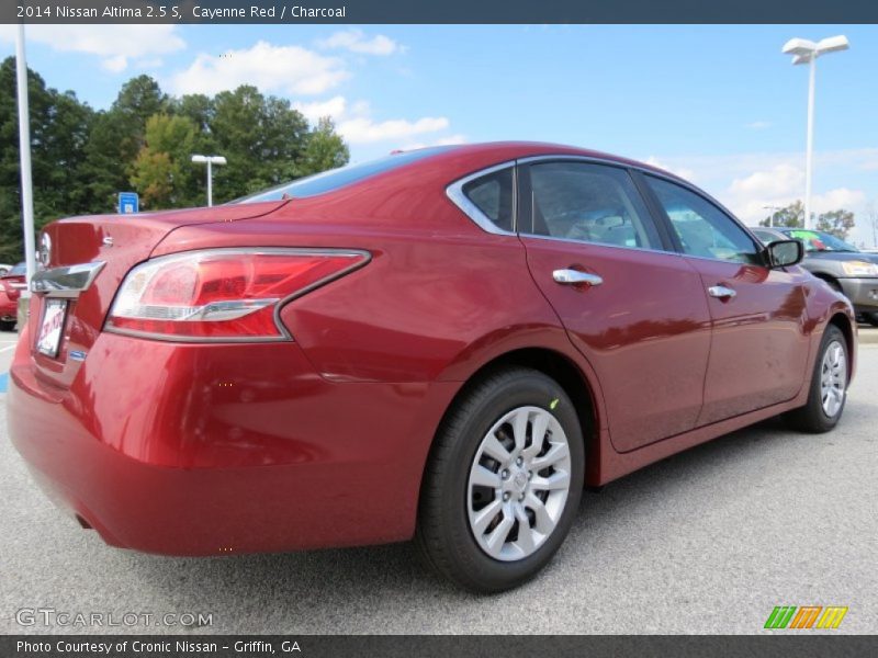 Cayenne Red / Charcoal 2014 Nissan Altima 2.5 S