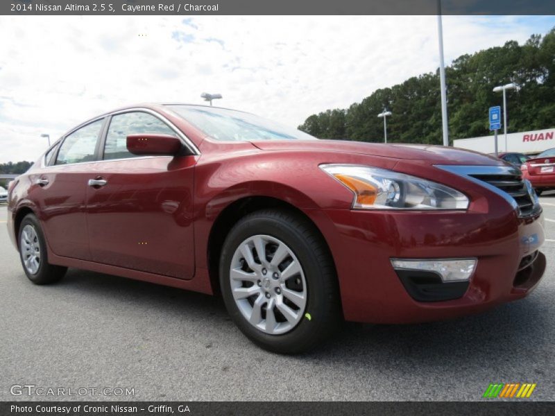 Cayenne Red / Charcoal 2014 Nissan Altima 2.5 S