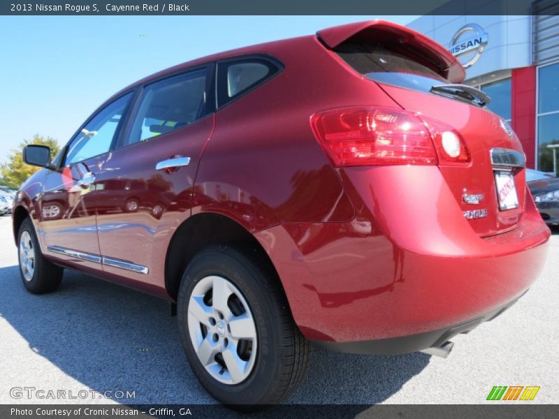 Cayenne Red / Black 2013 Nissan Rogue S