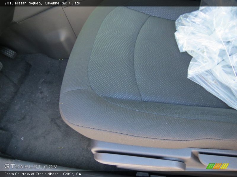 Cayenne Red / Black 2013 Nissan Rogue S
