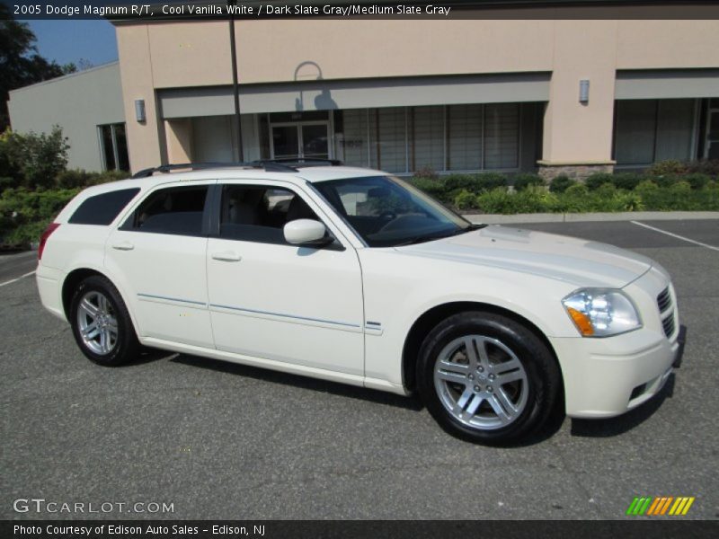 Front 3/4 View of 2005 Magnum R/T