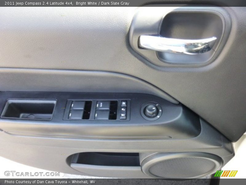 Bright White / Dark Slate Gray 2011 Jeep Compass 2.4 Latitude 4x4