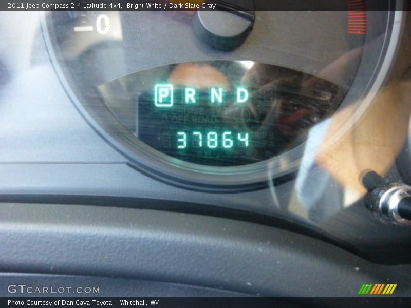 Bright White / Dark Slate Gray 2011 Jeep Compass 2.4 Latitude 4x4