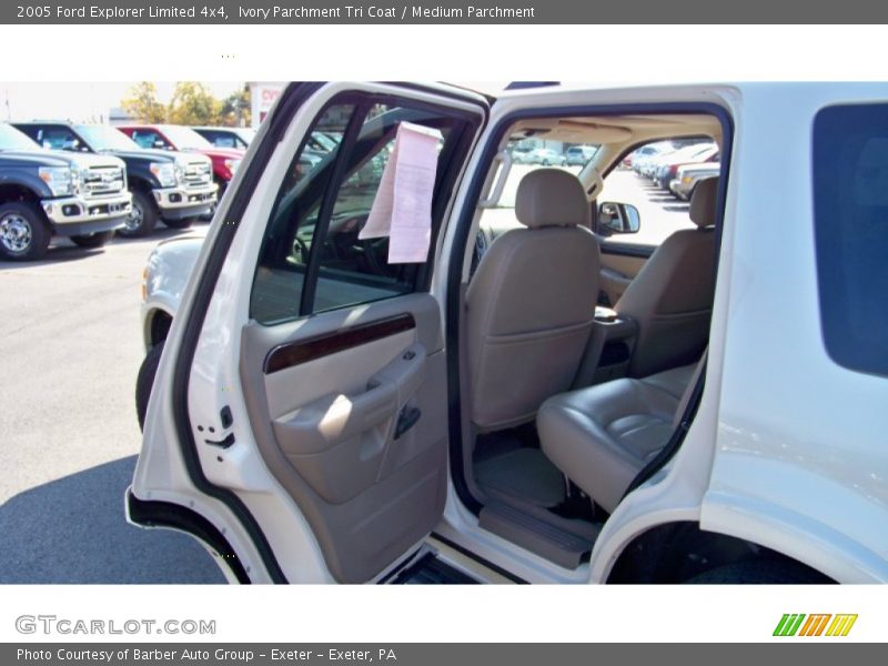 Ivory Parchment Tri Coat / Medium Parchment 2005 Ford Explorer Limited 4x4