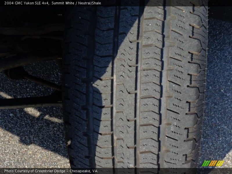 Summit White / Neutral/Shale 2004 GMC Yukon SLE 4x4