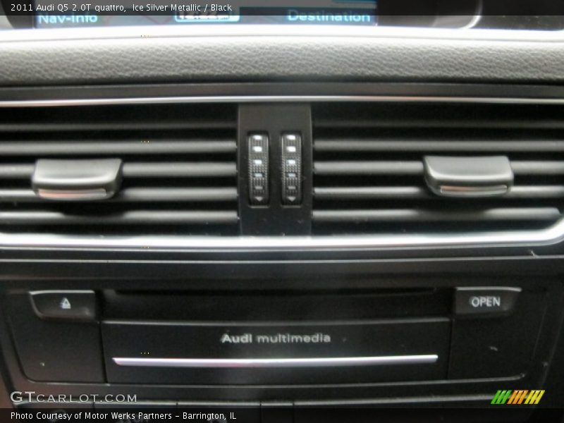 Ice Silver Metallic / Black 2011 Audi Q5 2.0T quattro