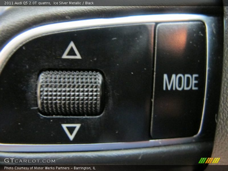 Ice Silver Metallic / Black 2011 Audi Q5 2.0T quattro