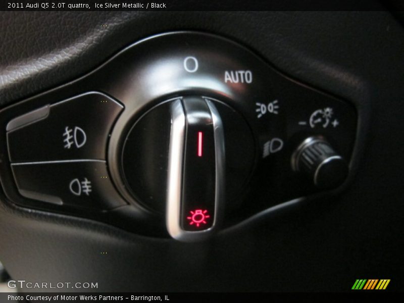 Ice Silver Metallic / Black 2011 Audi Q5 2.0T quattro