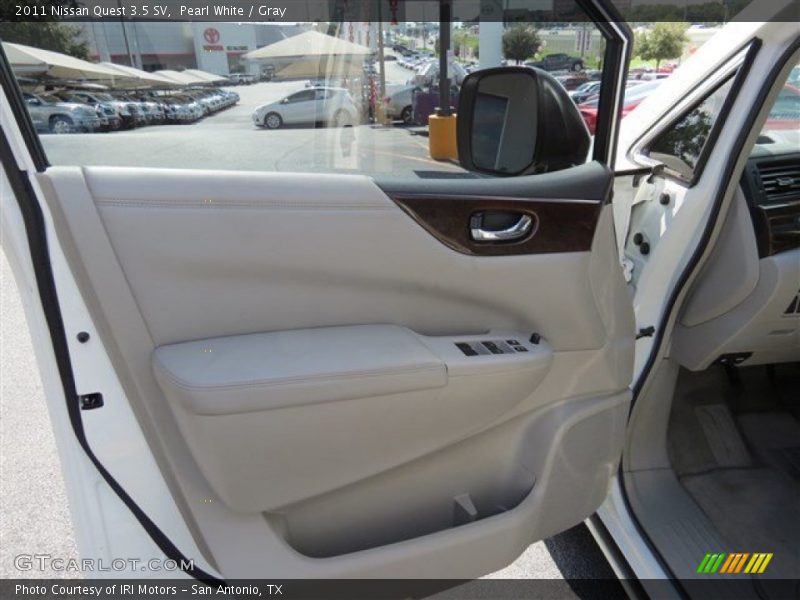 Pearl White / Gray 2011 Nissan Quest 3.5 SV