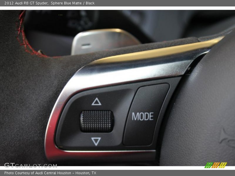 Controls of 2012 R8 GT Spyder