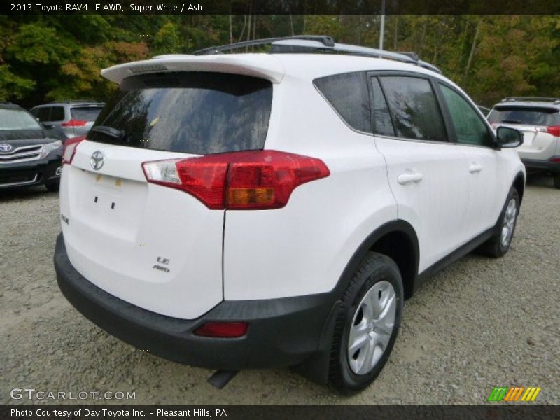 Super White / Ash 2013 Toyota RAV4 LE AWD