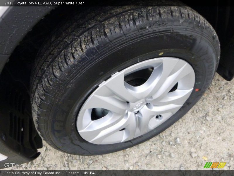 Super White / Ash 2013 Toyota RAV4 LE AWD