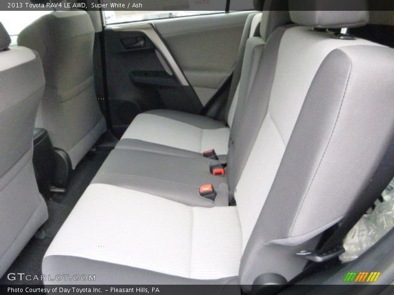 Super White / Ash 2013 Toyota RAV4 LE AWD