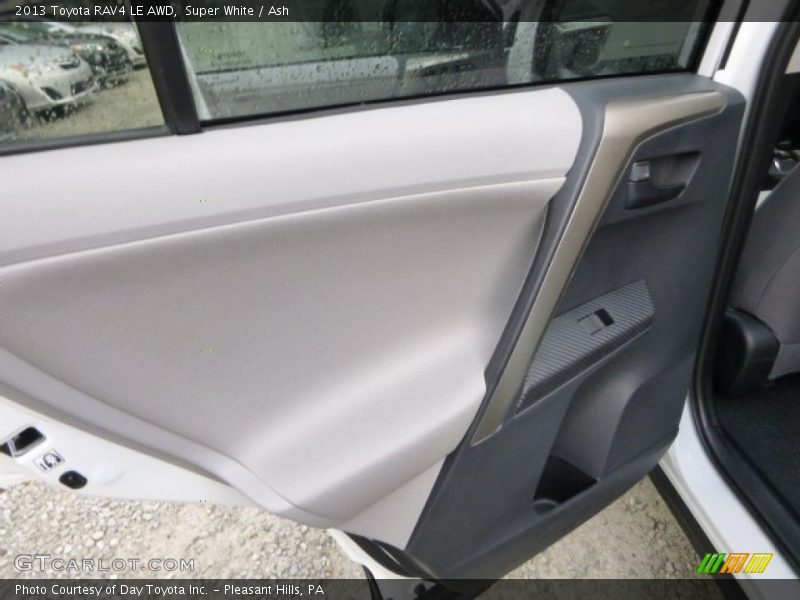 Super White / Ash 2013 Toyota RAV4 LE AWD