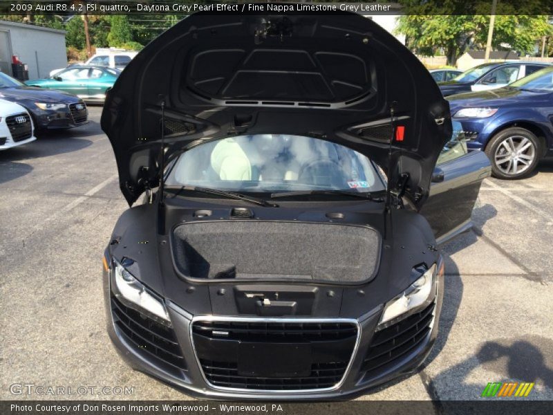  2009 R8 4.2 FSI quattro Trunk