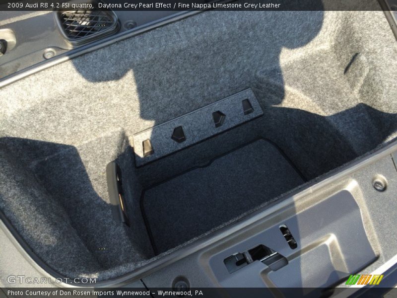  2009 R8 4.2 FSI quattro Trunk
