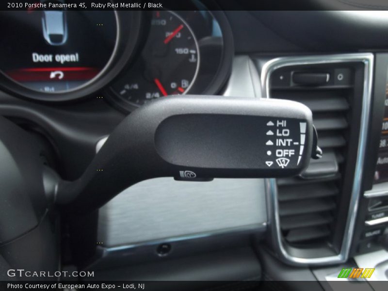 Controls of 2010 Panamera 4S