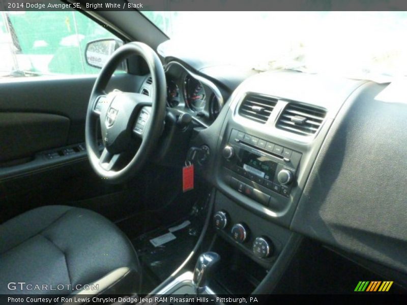 Bright White / Black 2014 Dodge Avenger SE