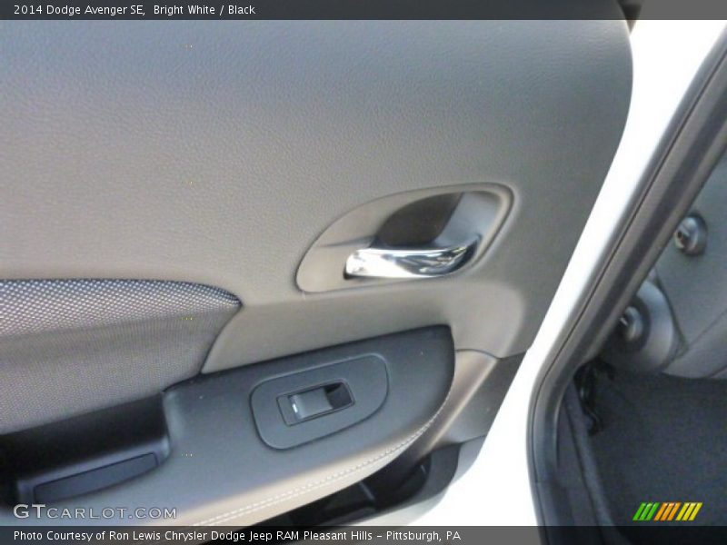Bright White / Black 2014 Dodge Avenger SE