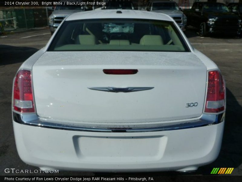 Bright White / Black/Light Frost Beige 2014 Chrysler 300