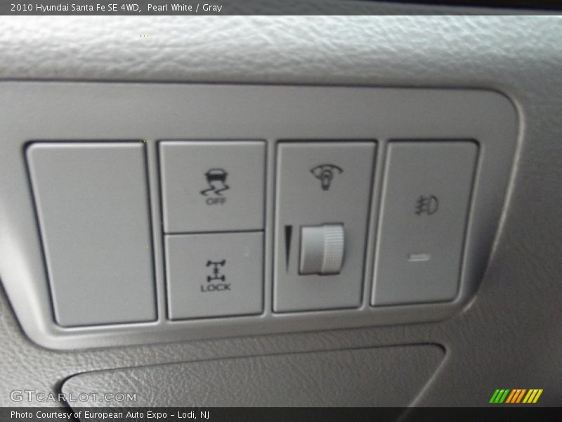 Pearl White / Gray 2010 Hyundai Santa Fe SE 4WD
