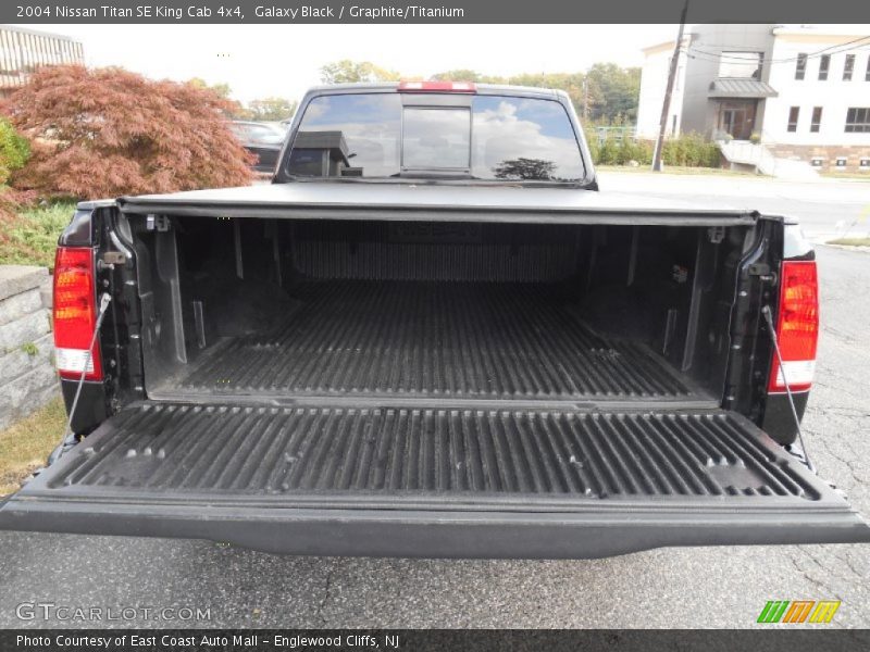 Galaxy Black / Graphite/Titanium 2004 Nissan Titan SE King Cab 4x4