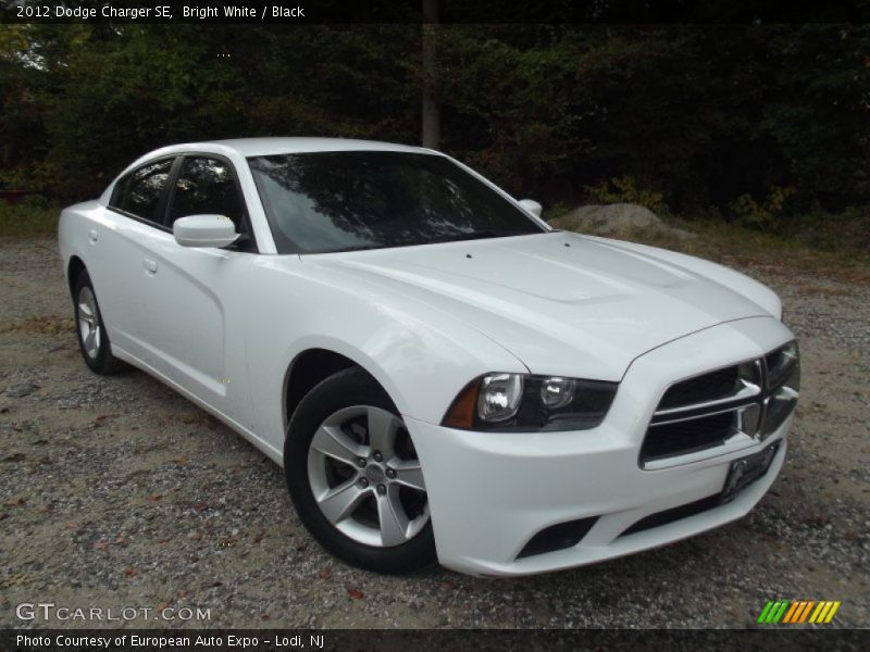Bright White / Black 2012 Dodge Charger SE