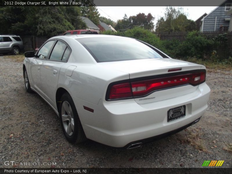Bright White / Black 2012 Dodge Charger SE