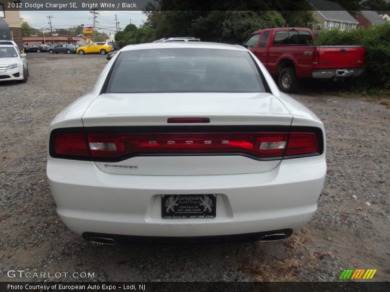Bright White / Black 2012 Dodge Charger SE