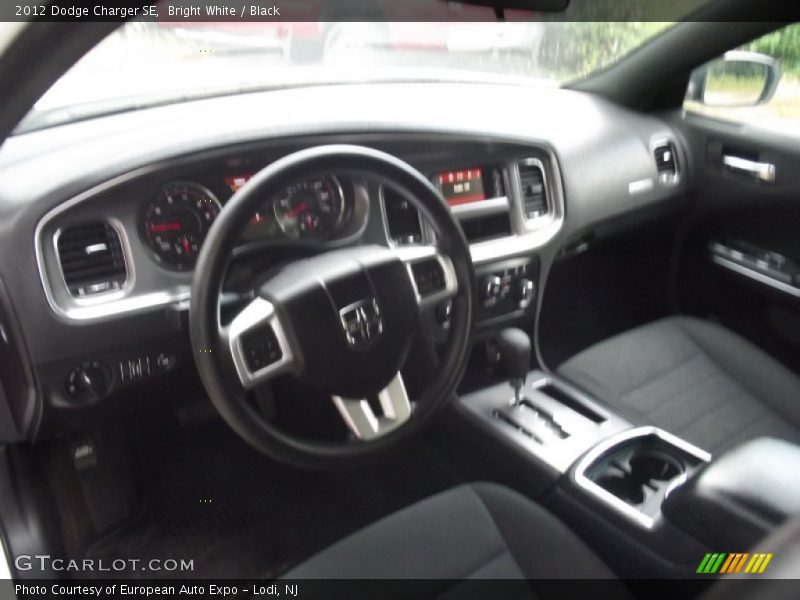 Bright White / Black 2012 Dodge Charger SE
